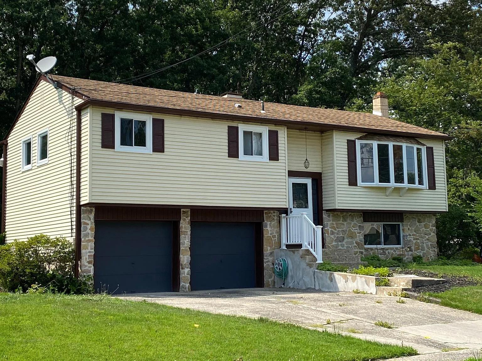 6 bed, 2480 sqft, $3,400 — Photo 2