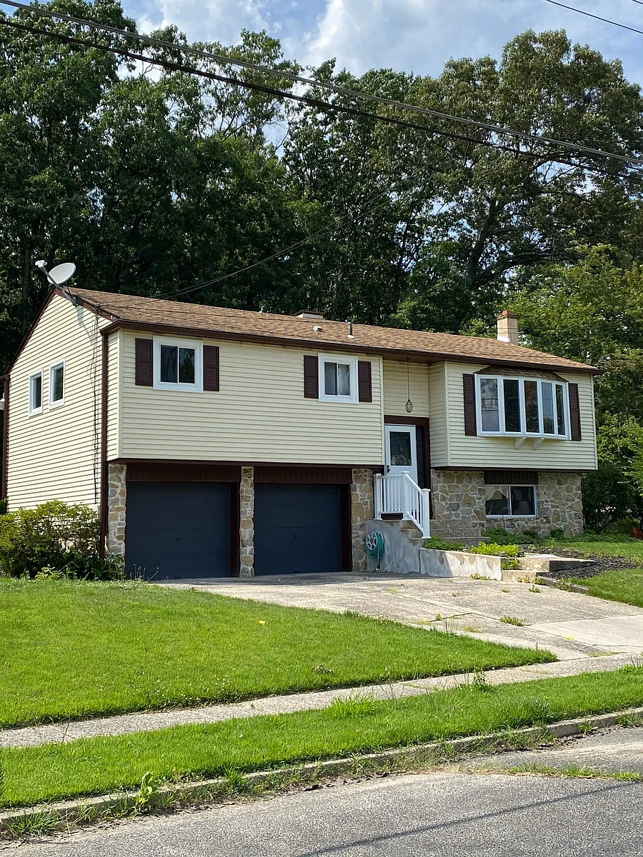 Building Photo - 31 Briarcliff Rd