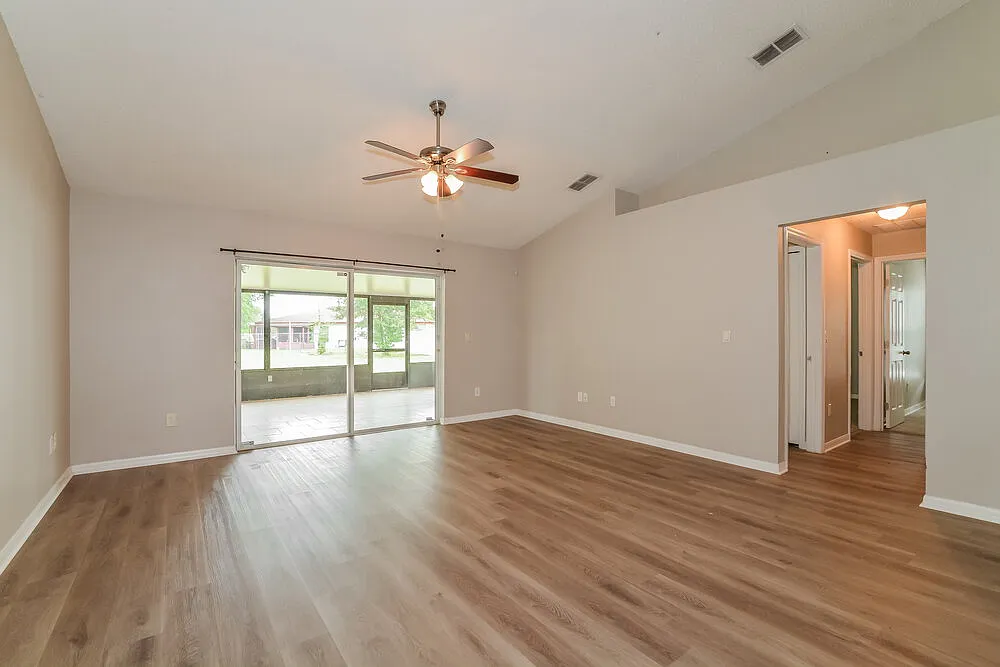 3 bed, 2.0 bath, 1825 sqft, $2,035 — Photo 4