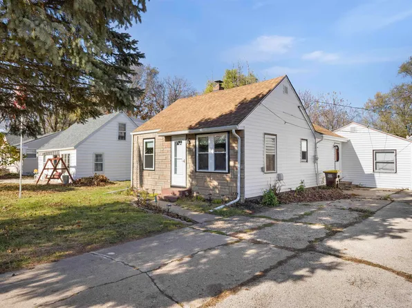 718 Kingsley Dr, Machesney Park, IL 61115