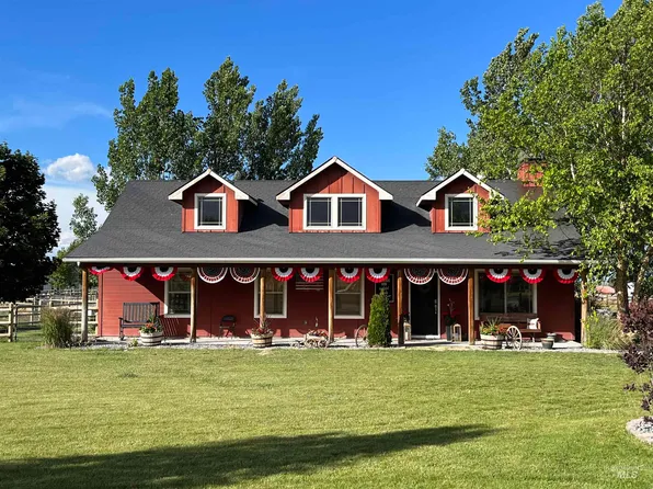 2562 Royal Vista Dr, Homedale, ID 83628