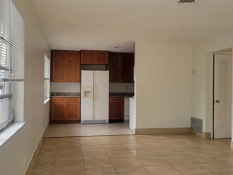1821 NE 56th St #1 — Photo 12
