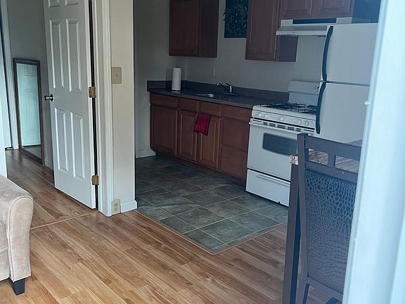 3rd image of 1027 S Garden Ave #B