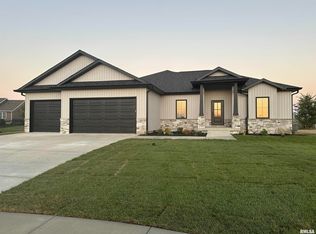 424 Manor Hill Dr, Chatham, IL 62629