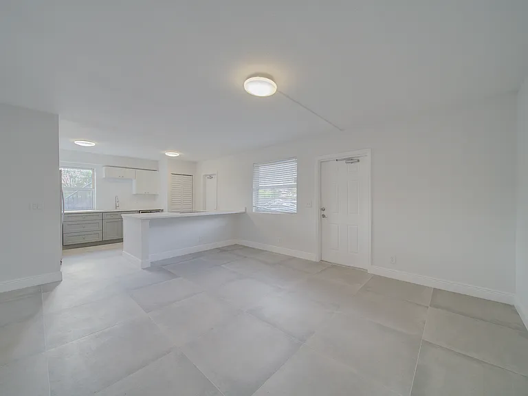 1611 NE 3rd Ave #2 — Photo 6
