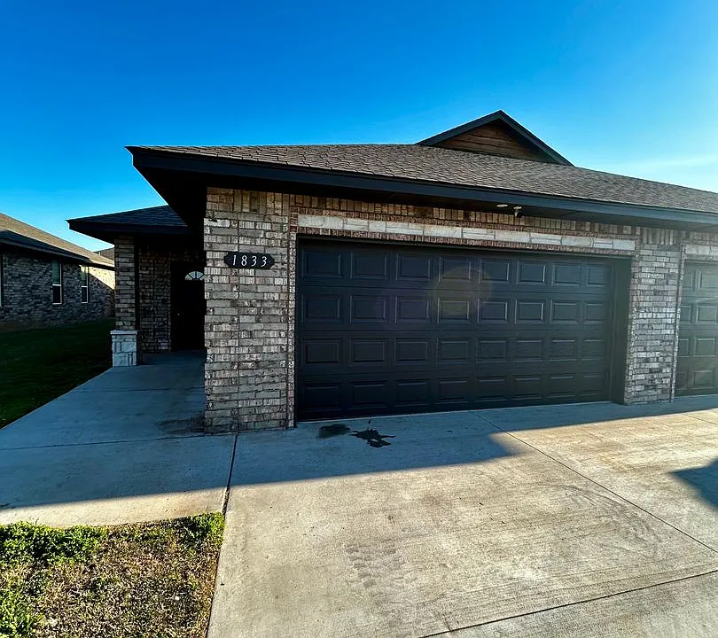 1833 Cypress Ln