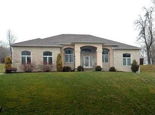 10100 Lucia Ln, North Huntingdon, PA 15642