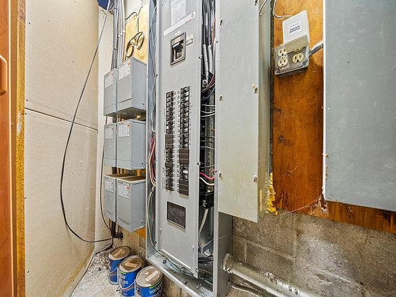 4th image of 595 Washington St #595
