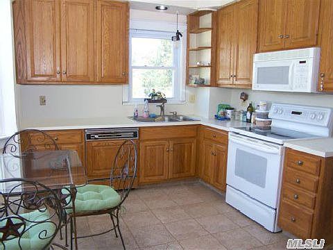5th image of 74 Mount Sinai Coram Rd