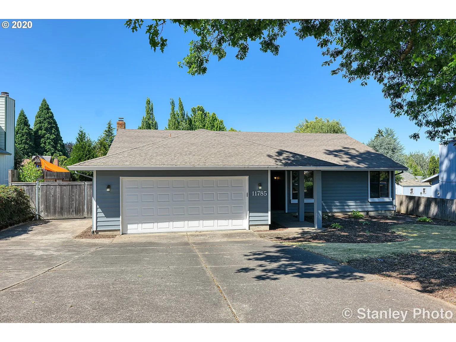 11785 SW Robbins Dr photo 1