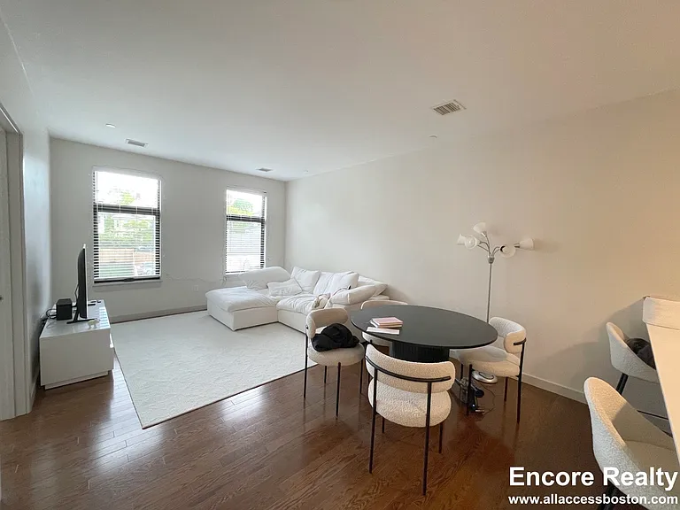 21 Gibbs St #204 — Photo 2
