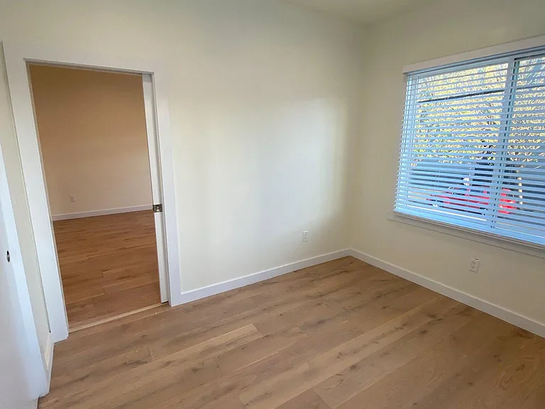 2000 Grove St #4 — Photo 11