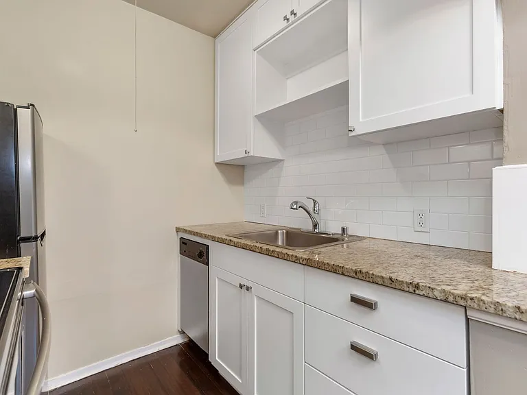 Westland Manor — Photo 19