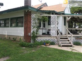 1144 E 1550th Rd, Lawrence, KS 66046