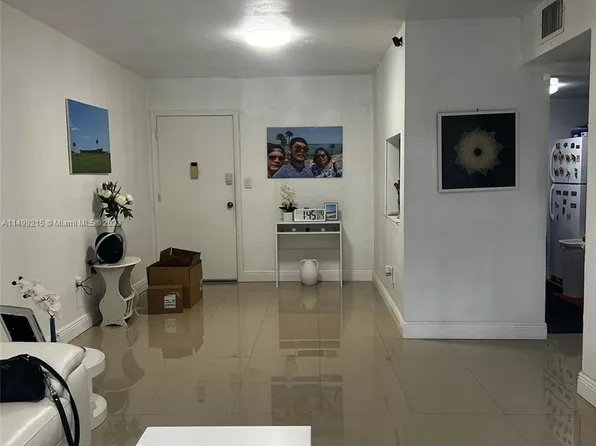 15888 SW 95th Ave APT 324, Miami, FL 33157