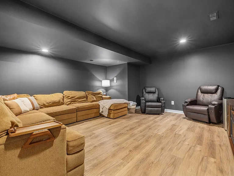 137 Whispering Woods Pl — Photo 33
