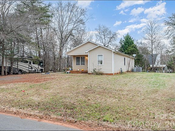 3rd image of 148 Windsong Rd