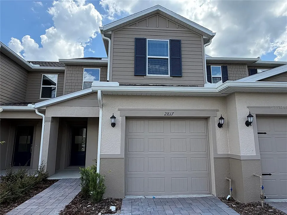 2817 Moonshadow Ct