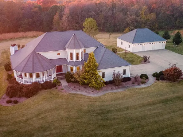 295 Williams Ridge Ln, Cobden, IL 62920