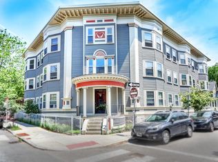 124 Oxford St APT 4, Cambridge, MA 02140