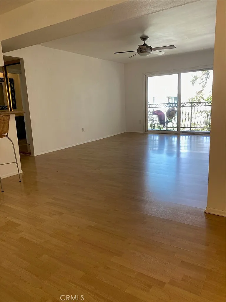 2 bed, 958 sqft, $2,950 — Photo 3