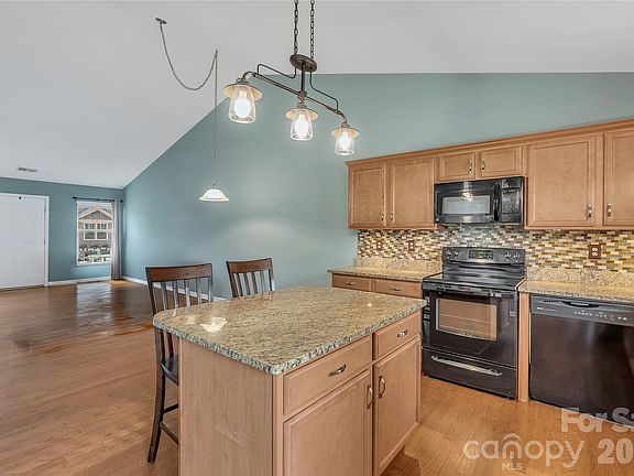 4th image of 108 Lassiter Ct
