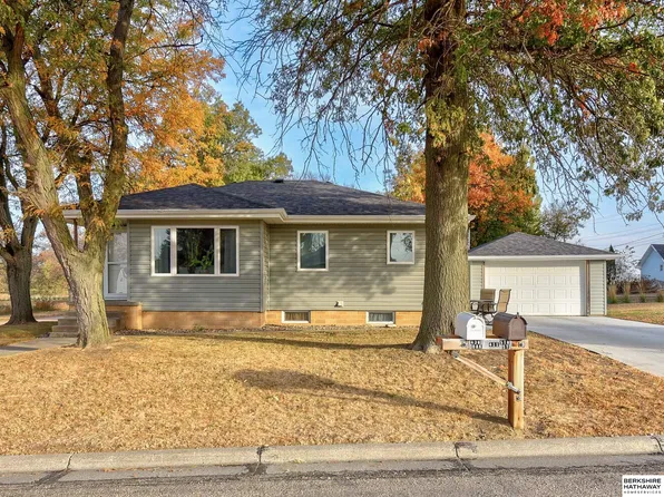 411 5th St, Dodge, NE 68633