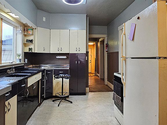 3rd image of 1002 Locust St