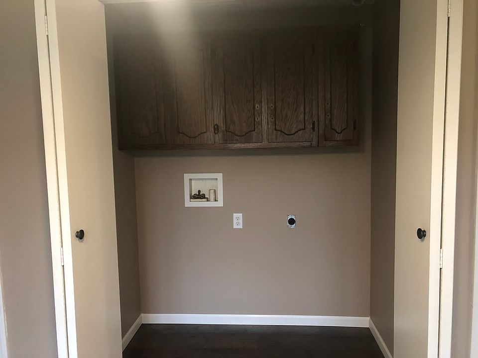 1st image of 415 E North St