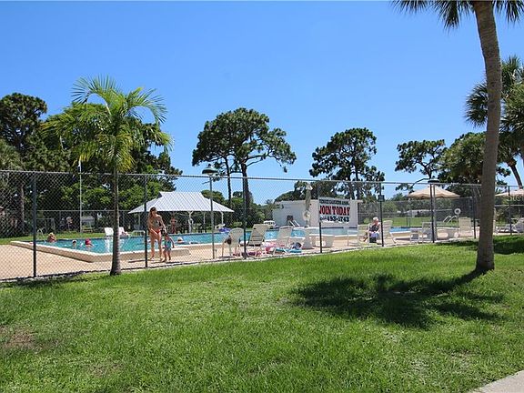 2nd image of 1711 Bamboo Dr