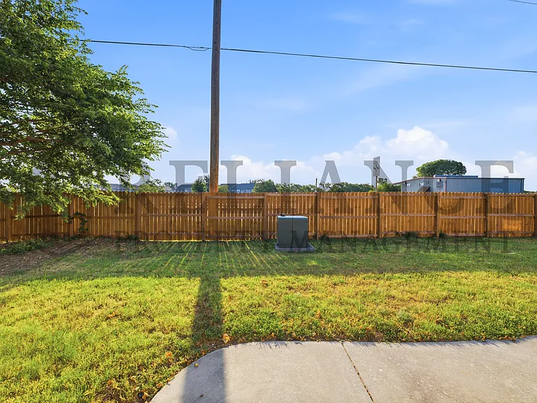 322 S Jonathan St — Photo 12