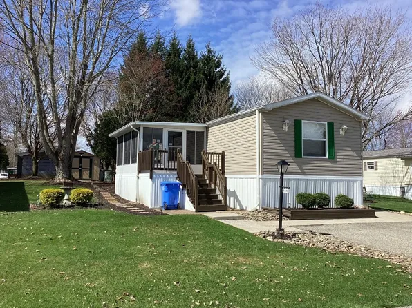 7370 Holly Dale Dr, Erie, PA 16509