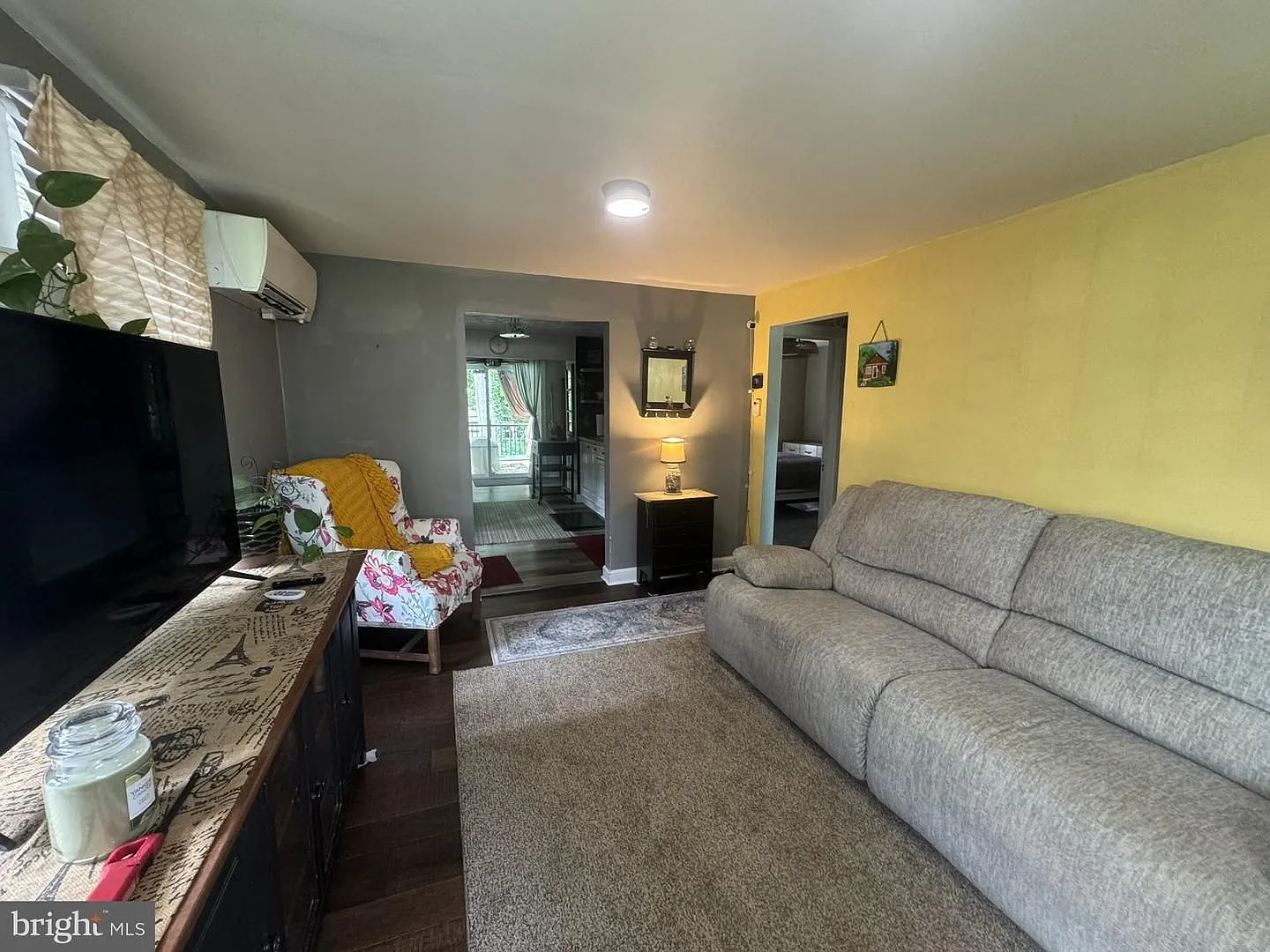 Adorable 2 bedroom/1 bathroom quaint cottage! — Photo 2