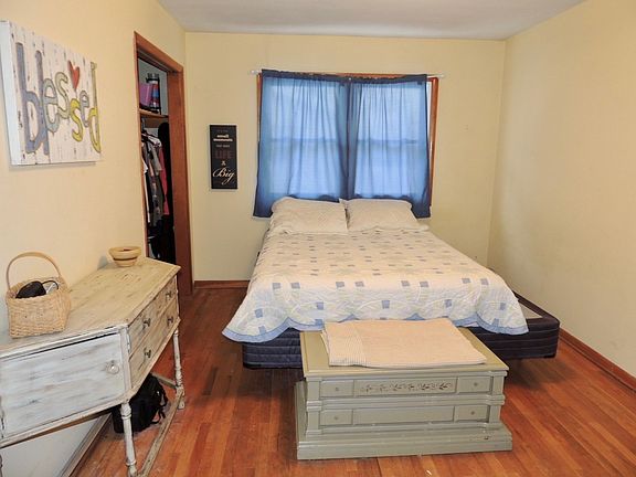 5th image of 1558 E Washington St