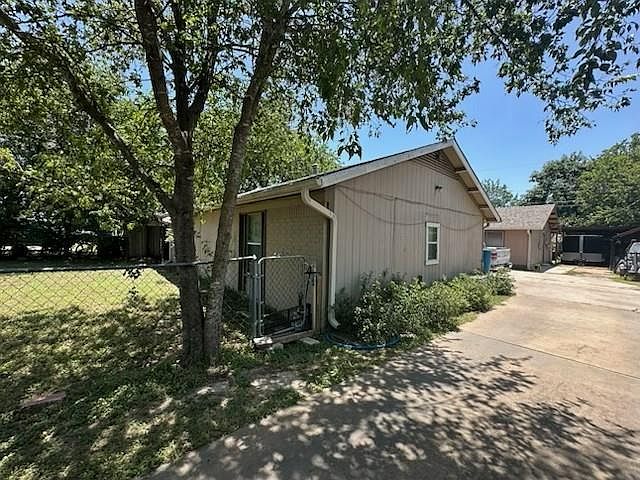 1st image of 1109 N Meadows Dr