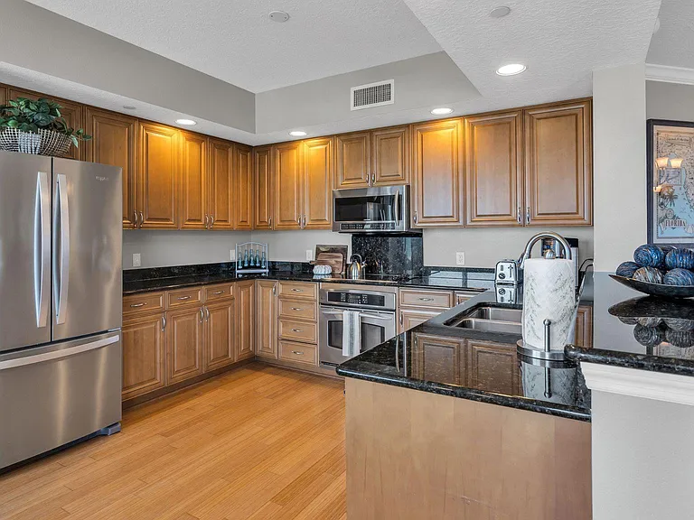 521 Mandalay Ave #802 — Photo 15