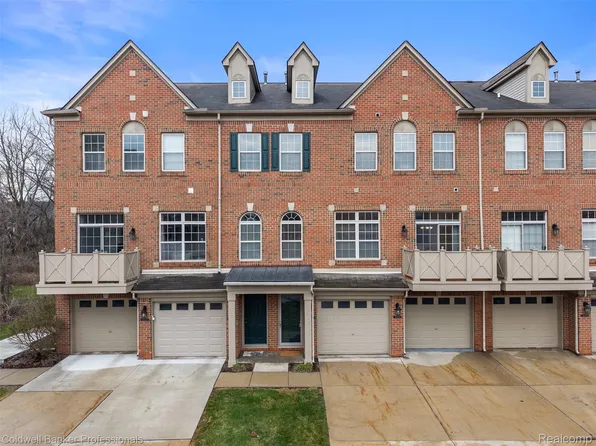39854 Rockcrest Cir, Northville, MI 48168