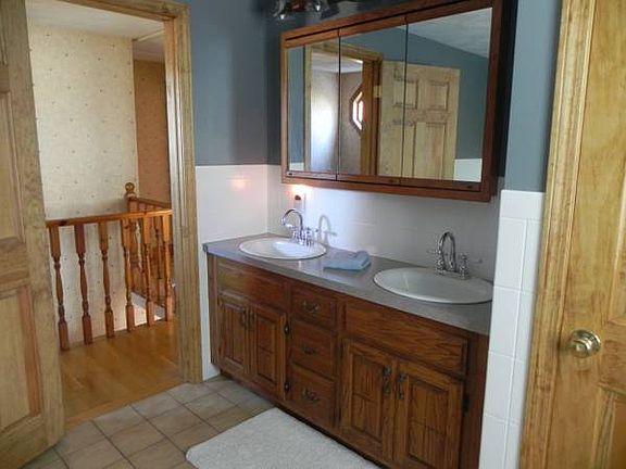 2nd Floor bath