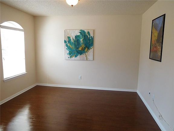 2nd image of 3921 Acorn Ln
