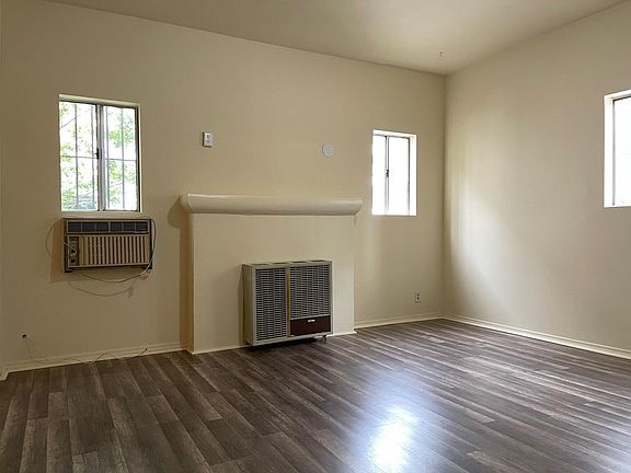 5th image of 11202 Morrison St #2