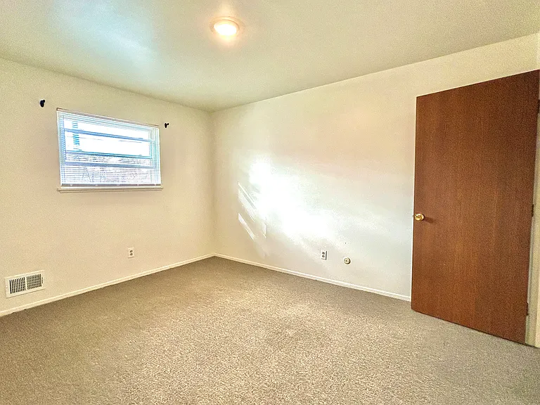 1638 Parkwood Ave — Photo 21