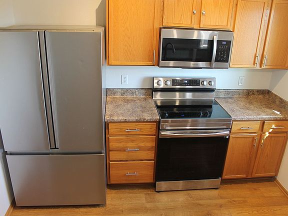 3rd image of 19359 W St