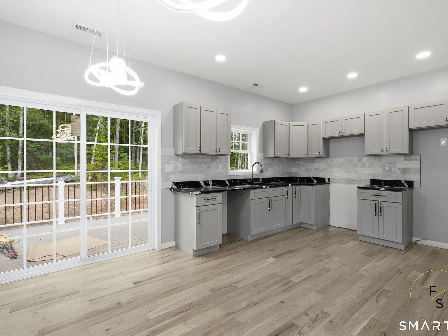 3 bed, 3.0 bath, 2850 sqft, $3,995 — Photo 3