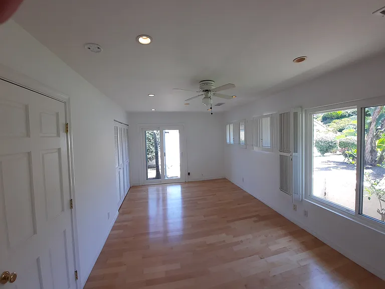 Oversized double bedroom with 2 closets.