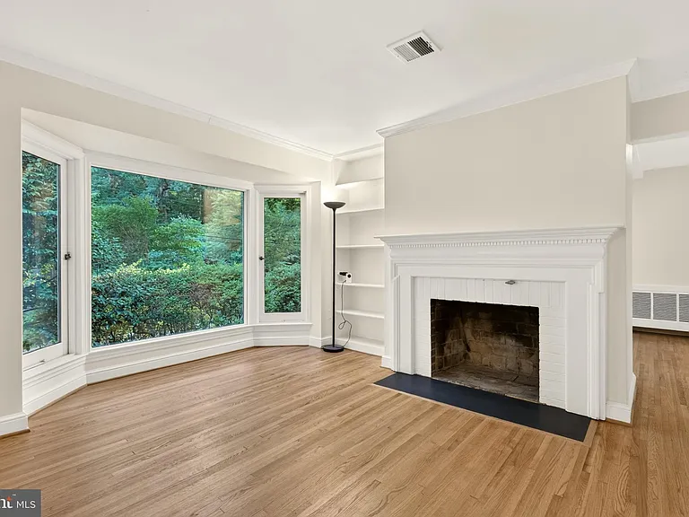 2375 N Vernon St — Photo 3