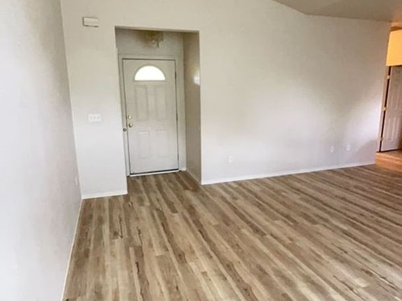 3rd image of 3951 Arrowhead Dr #A-d