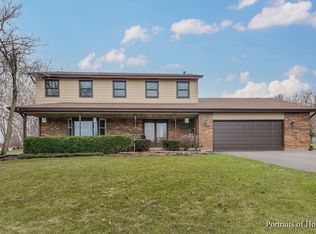 39W349 Hogan Hl, Elgin, IL 60124