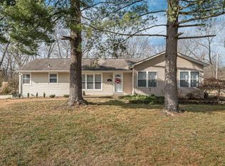 219 Lark Hill Ln, Ballwin, MO 63021
