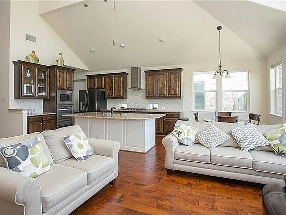 3rd image of 14224 Blueberry Hill Dr