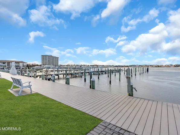 98 Wharfside Drive, Monmouth Beach, NJ 07750